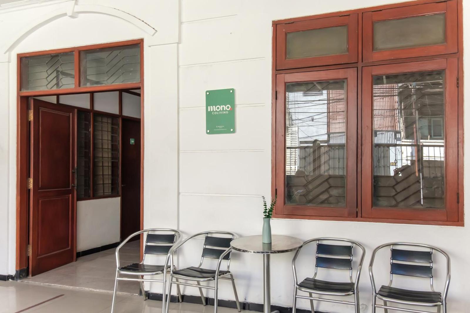 Mono Coliving Kertajaya Syariah, Sby Hotel Surabaya Exterior photo